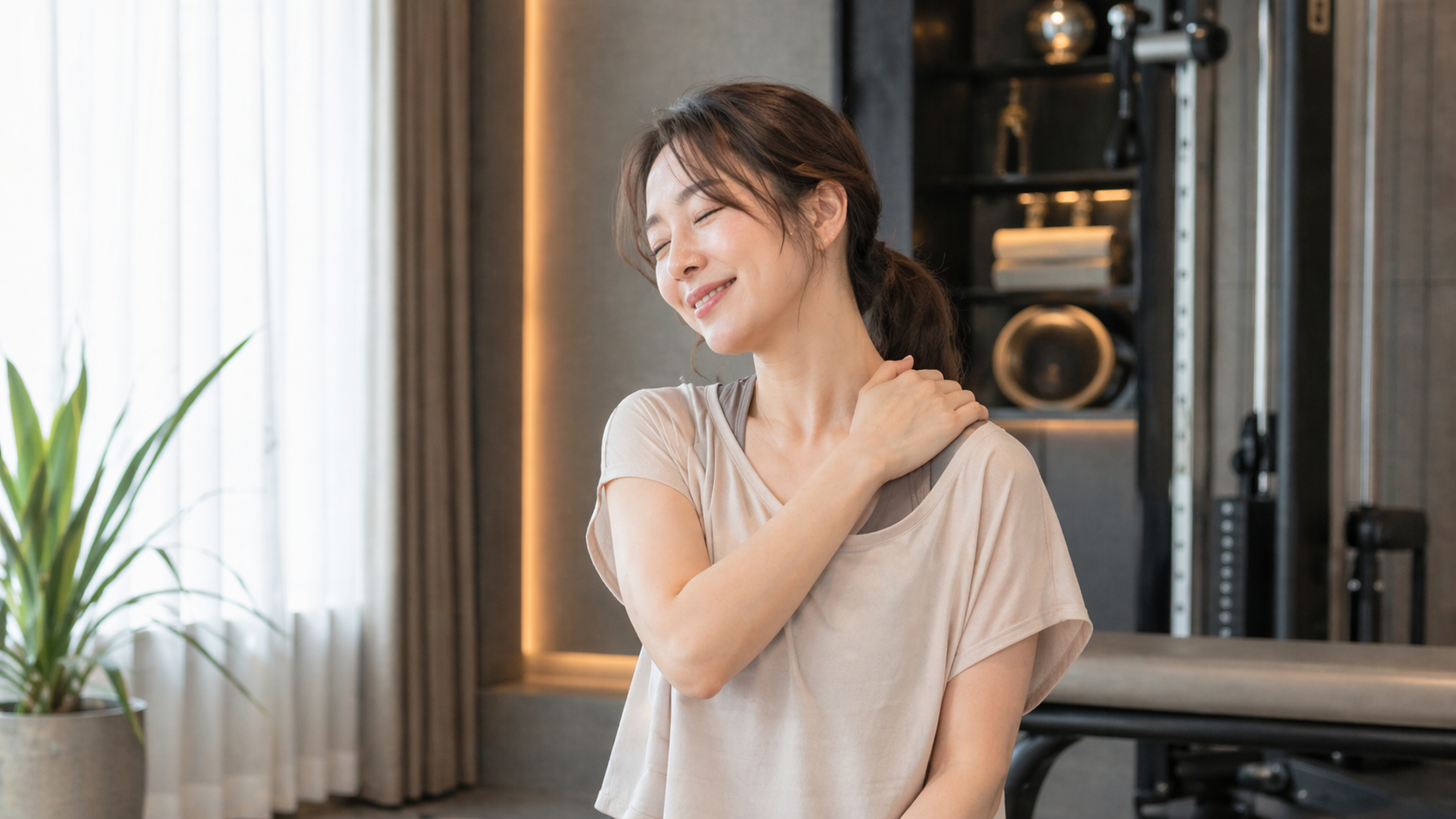肩まわりの軽さを感じる女性